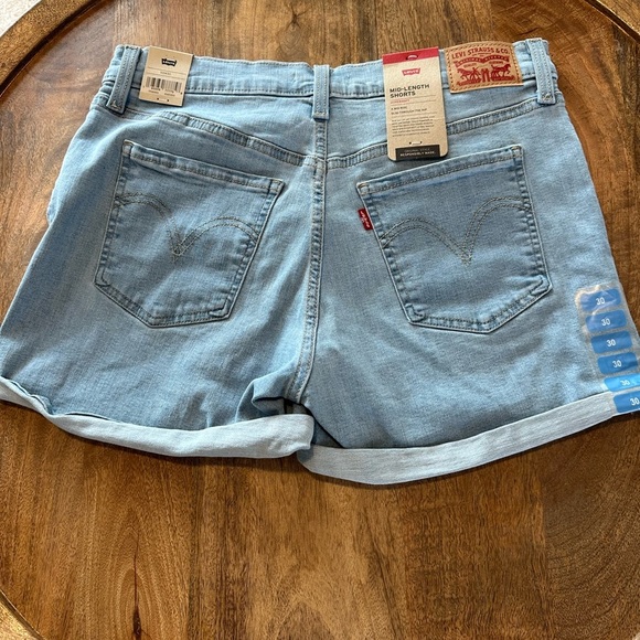 Levi's Pants - NWT Levi's Mid Rise Mid Length Rolled Cuff Stretch Denim Shorts light Wash